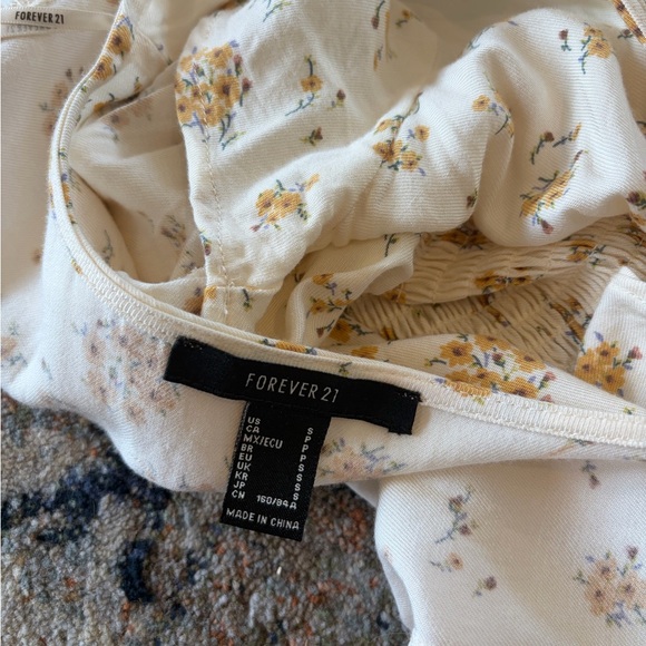 Forever 21 Cream Floral Smocked Crop Top Size Small | Button Front Cottagecore - Picture 3 of 4